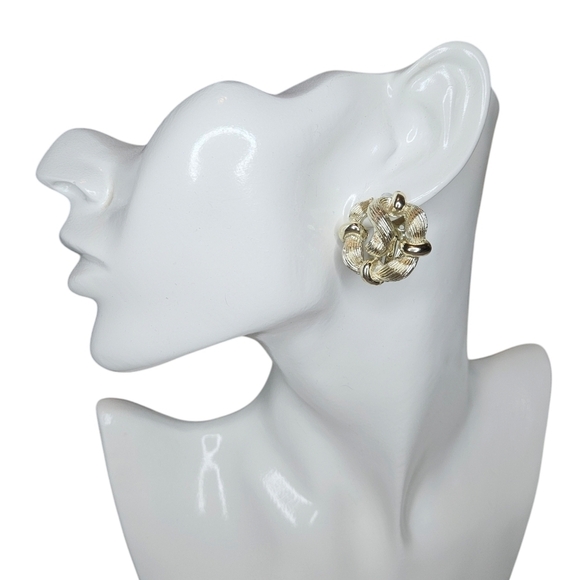 Star Vintage Vine Earrrings - Clip On - Picture 6 of 6